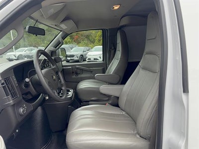 2025 Chevrolet Express Cargo WT