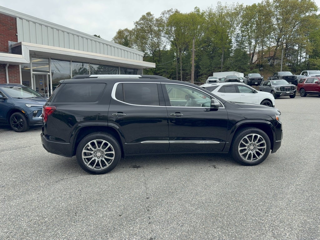 2023 GMC Acadia Denali